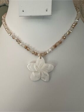 Paparazzi Mother of Pearl Flower Pendant Beaded Necklace - White & Champagne